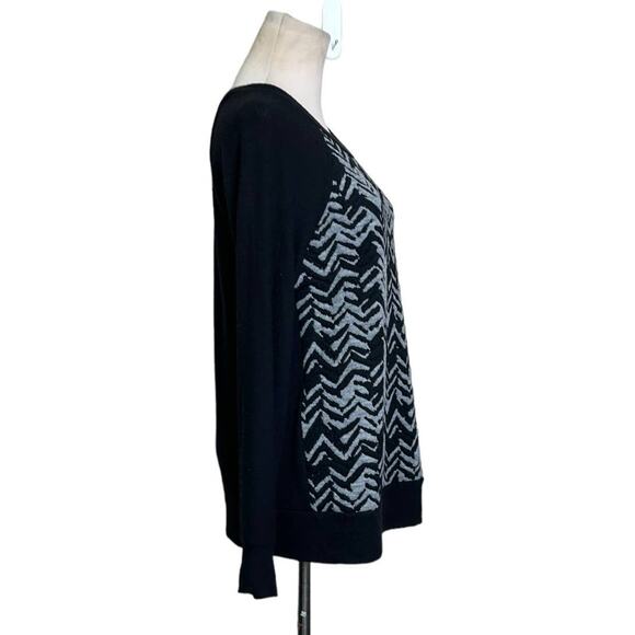 Le Lis black gray front chevron knit long sleeves sweater size M - Picture 6 of 11